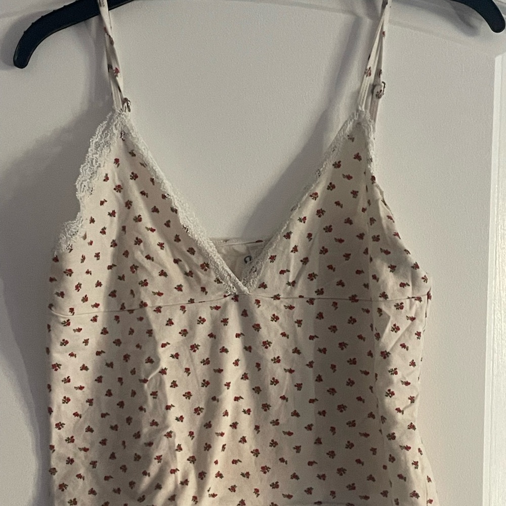 Brandy Melville John Galt tanktop lace roses